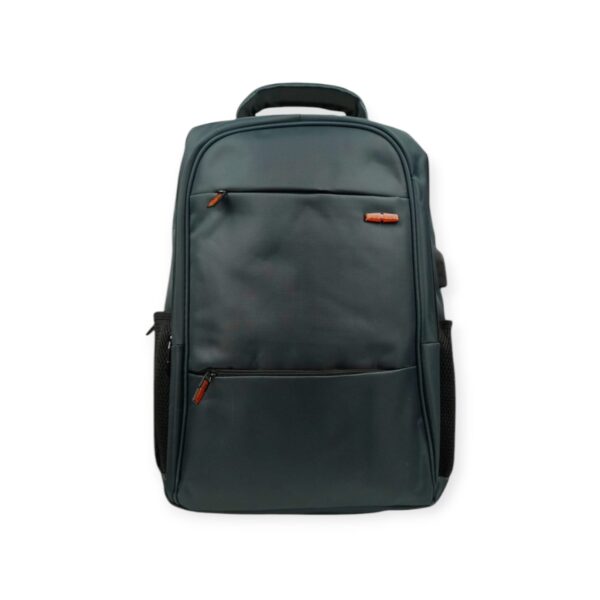 Mochila Rígida con Aplique USB. Importada.